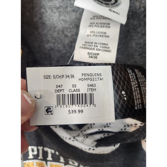 Pittsburgh Penguins hoodie NWT men's small - Picture 4 of 4